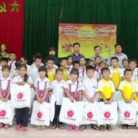 IQLac Pro phối hợp báo Hà Nội Mới mang Tết Trung thu cho trẻ em nghèo