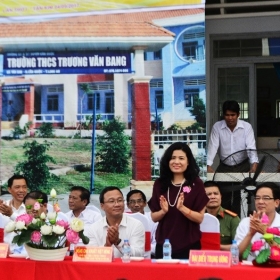 VPMilk cùng Phó Thủ Tướng Thường trực Trương Hòa Bình trao “triệu hộp sữa yêu thương” tại tỉnh Long An