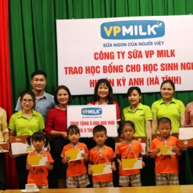 VPMilk trao học bổng cho học sinh nghèo Hà Tĩnh